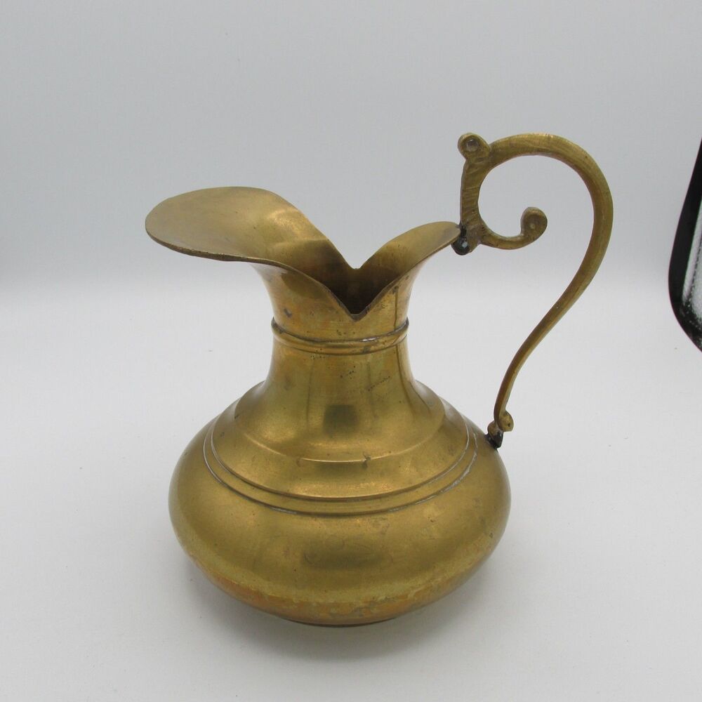 VINTAGE BRASS WATER PITCHER Ewer BRASS HANDLE VASE INDIA 6.5"